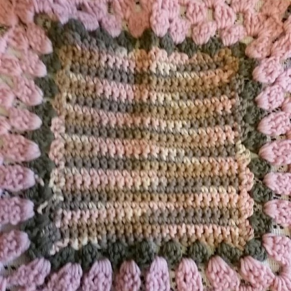 Hand Crocheted Table Topper - NEW - Picture 2 of 4